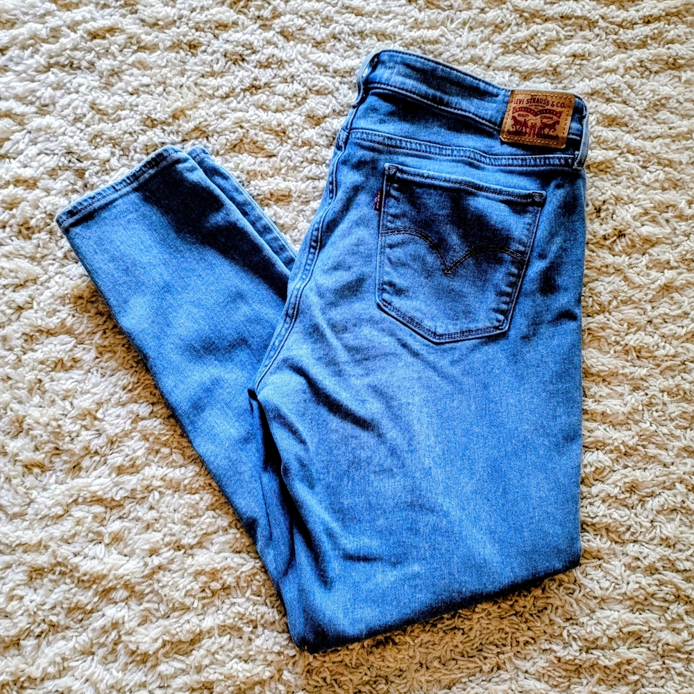Levi's Strauss & Co - 711 Skinny Jeans